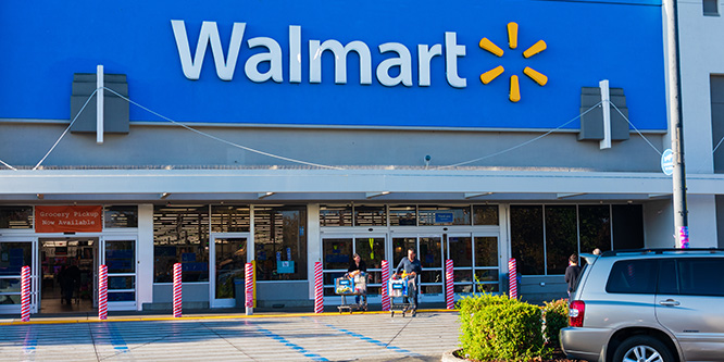 Americans Resort to Dollar Shops Due to Inflation as Walmart Loses Customers