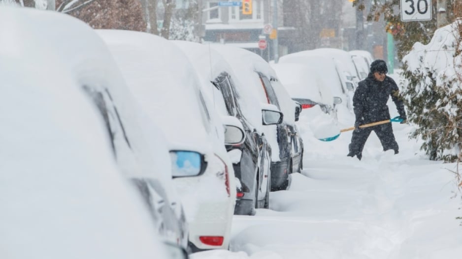 Winter Storm Blankets Parts of Canada with Snow, Thunder, and Lightning