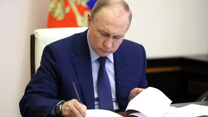 Russian President Vladimir Putin Approves Digital Ruble as CBDC Law Takes Effect
